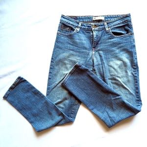 •SOLD• Levi’s | Mid Rise Skinny Jean Medium Wash - Size 8